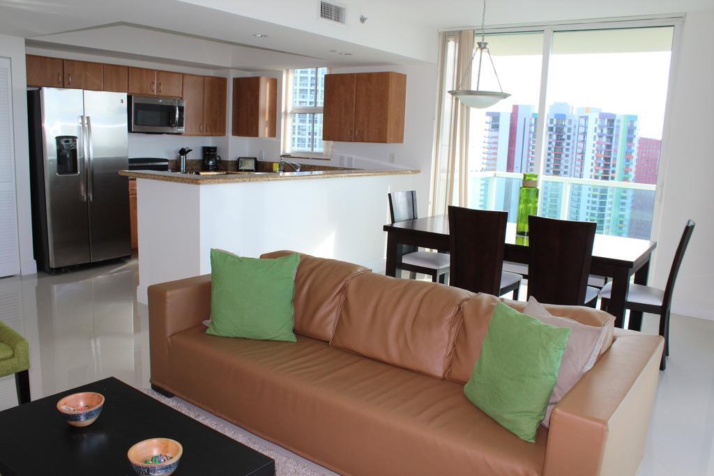 Lyx Suites At One Broadway In Brickell Miami Kültér fotó