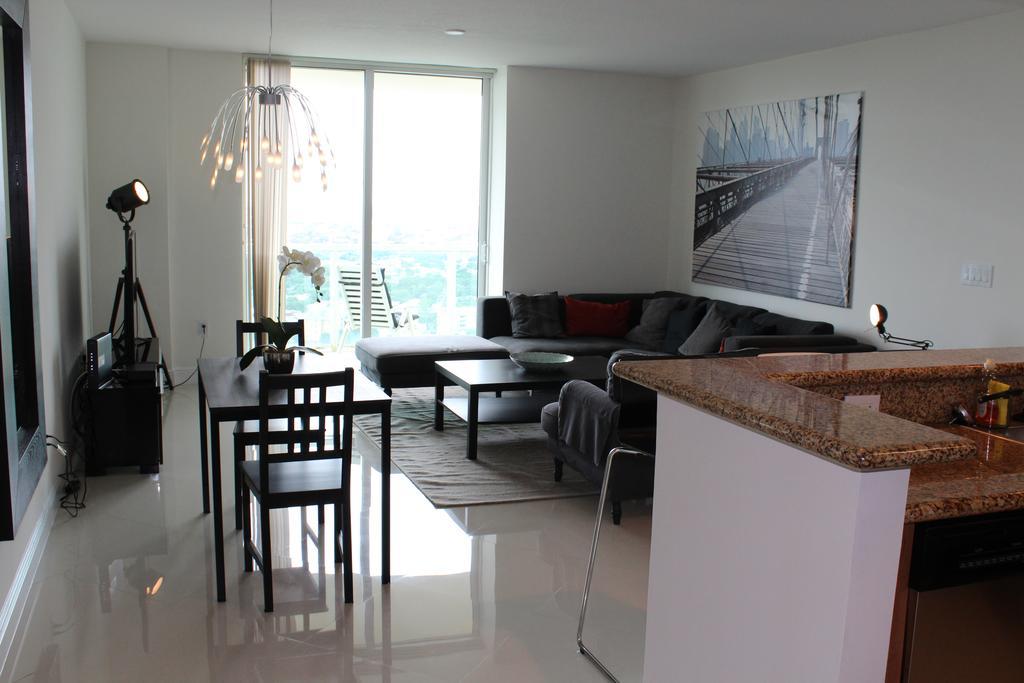 Lyx Suites At One Broadway In Brickell Miami Kültér fotó